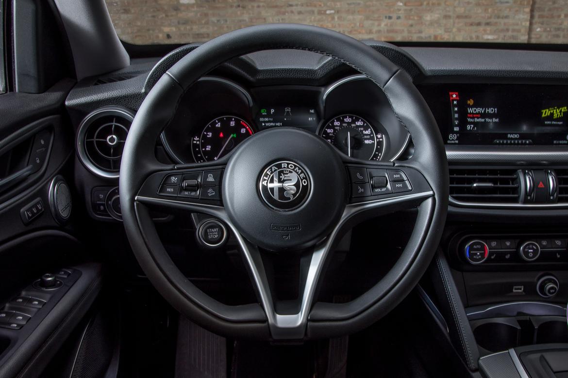 08-alfa-romeo-stelvio-2018-interior--steering-wheel.jpg