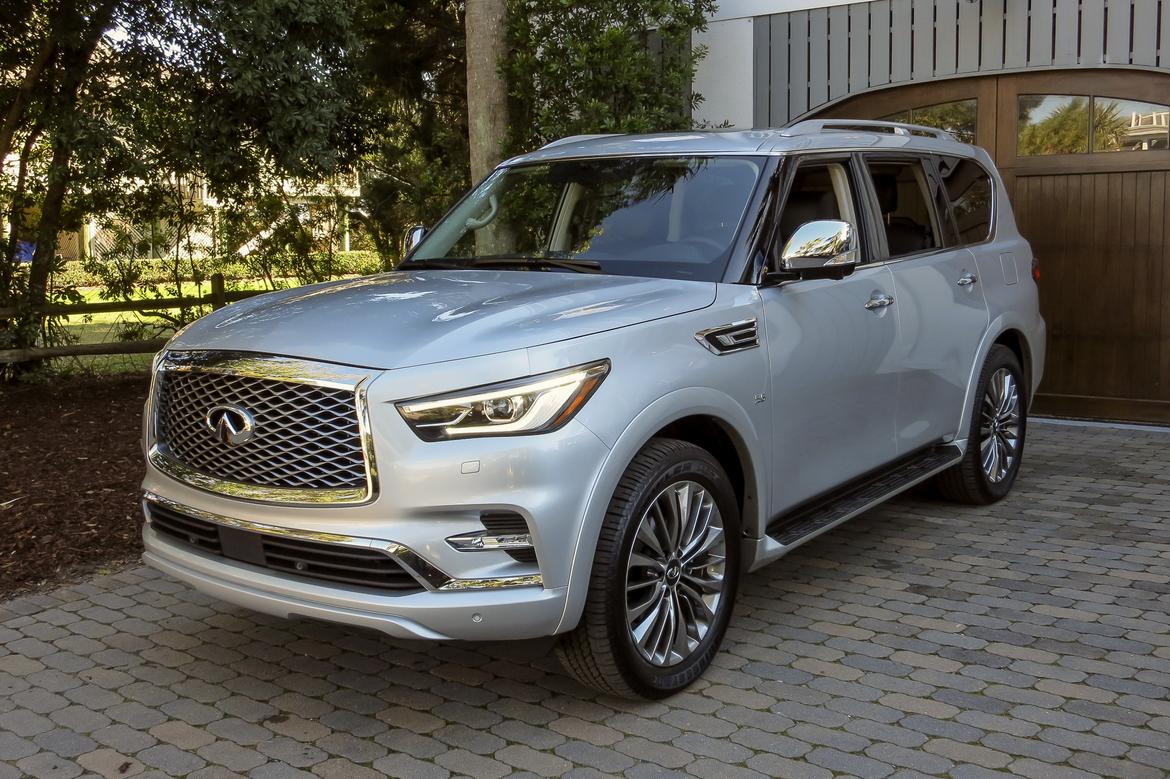 03-infiniti-qx80-2018-angle-exterior-front-silver.jpg