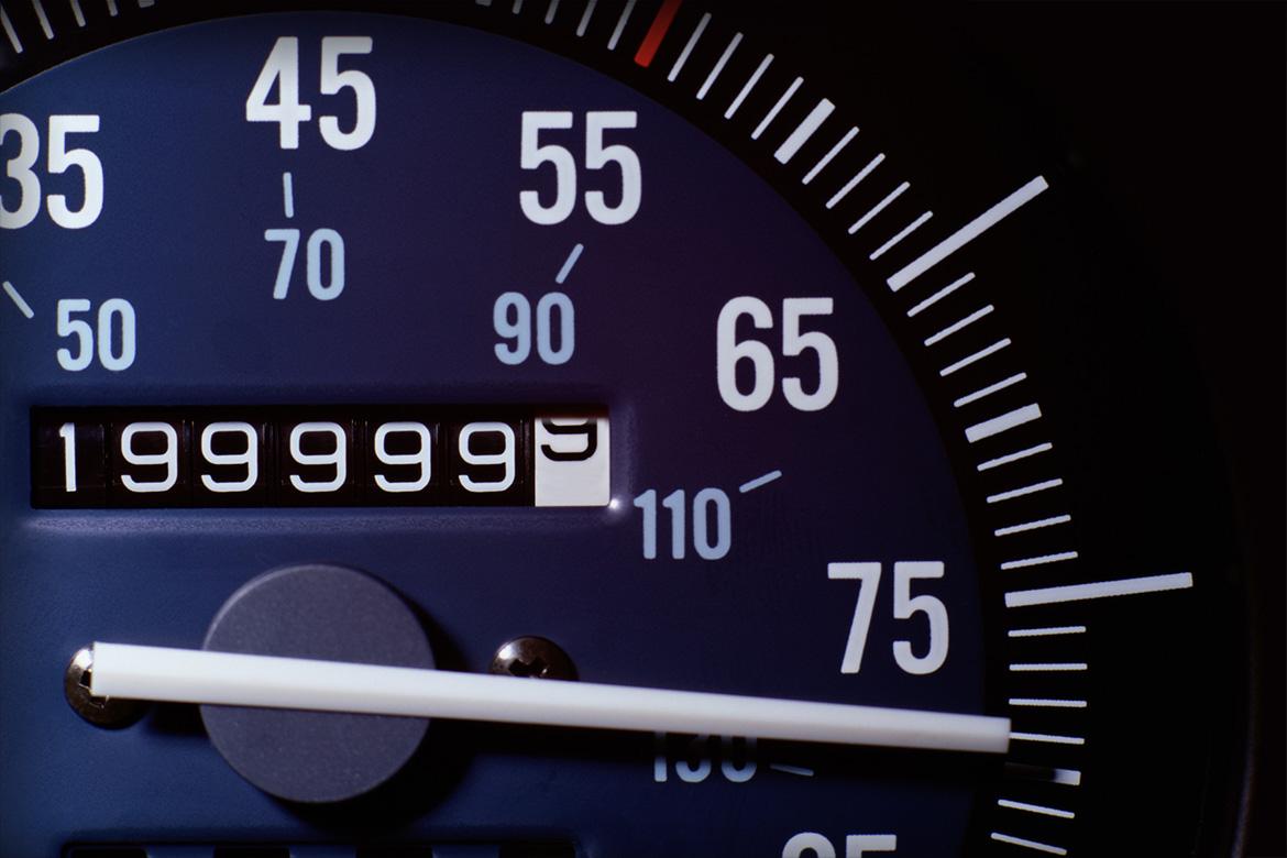200-000_Miles_Gauge_ES_Thinkstock_3-2.jpg