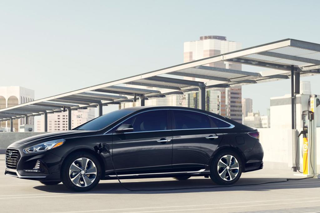 2018 <a href=https://www.autopartmax.com/used-hyundai-engines>hyundai</a> sonata plug-in hybrid 4.jpg