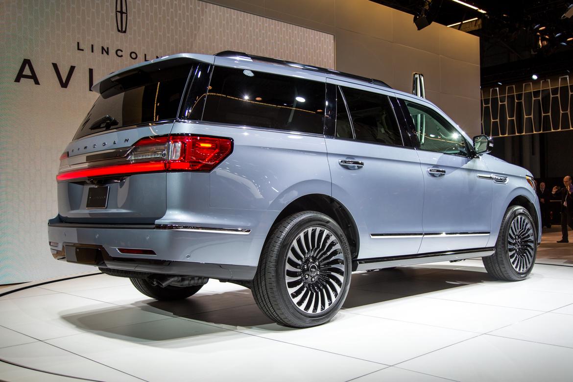 18Lincoln_Navigator_AS_AC_18.jpg