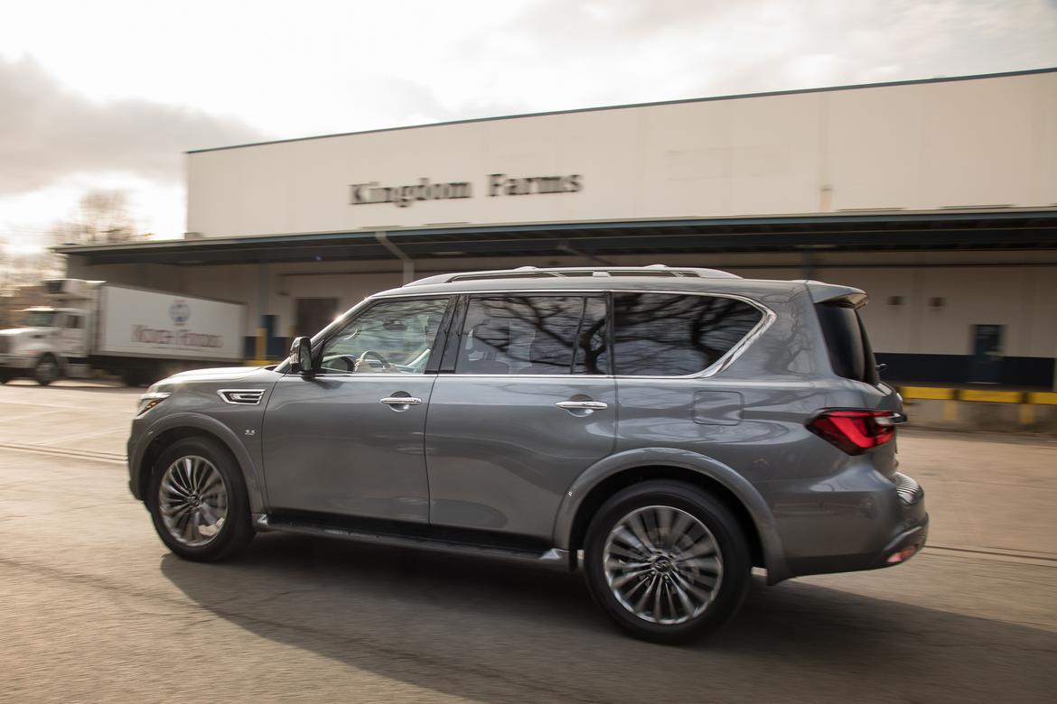 02-infiniti-qx80-2018-dynamic--exterior--rear-angle--silver.jpg