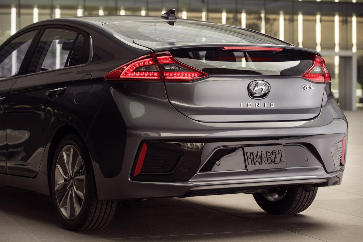 17_Hyundai_Ioniq_OEM_46.jpg