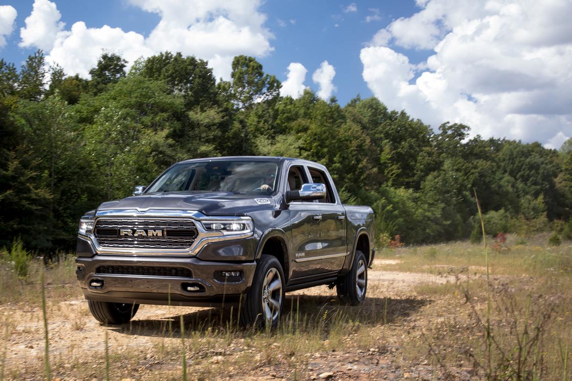 01-ram-1500-2019-angle--exterior--front--grey.jpg