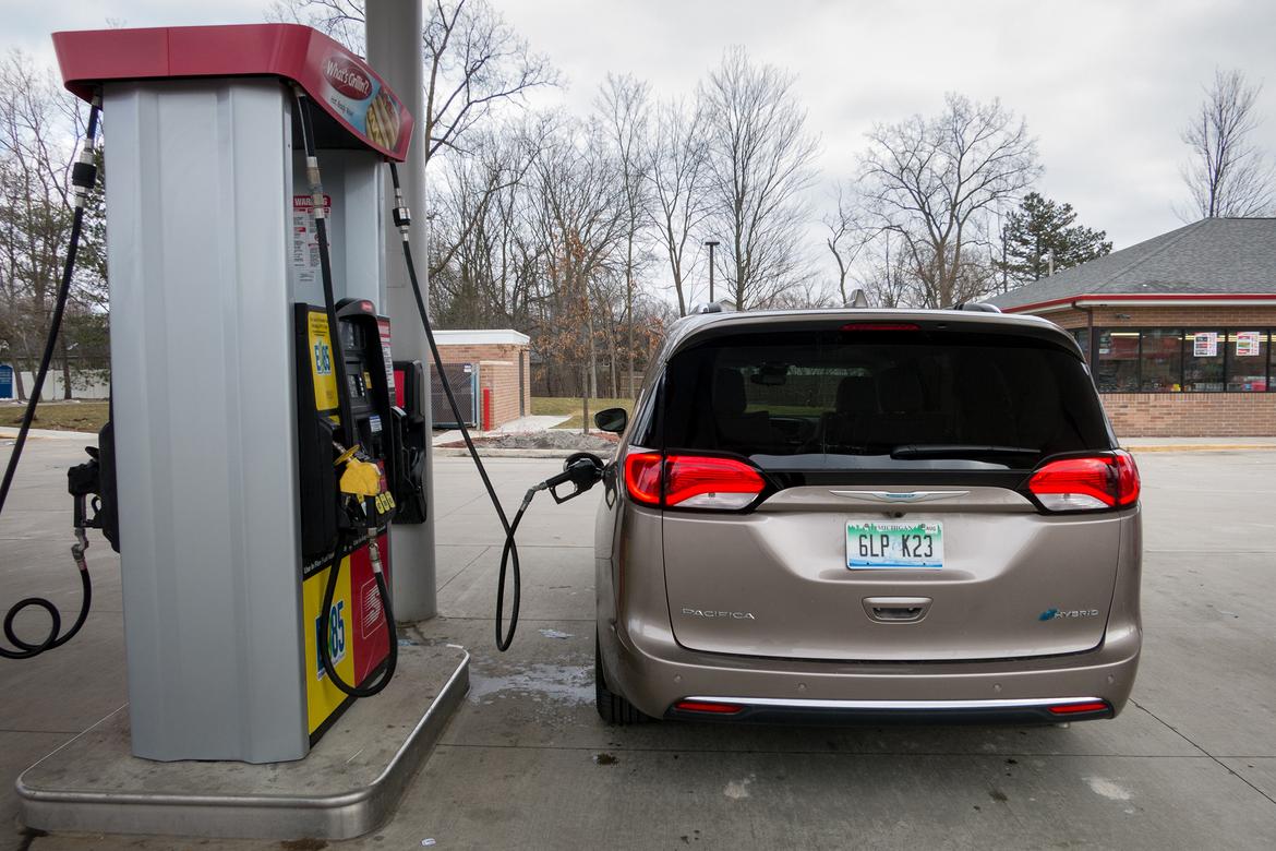 17Chrysler_Pacifica-Hybrid_AB_35.jpg