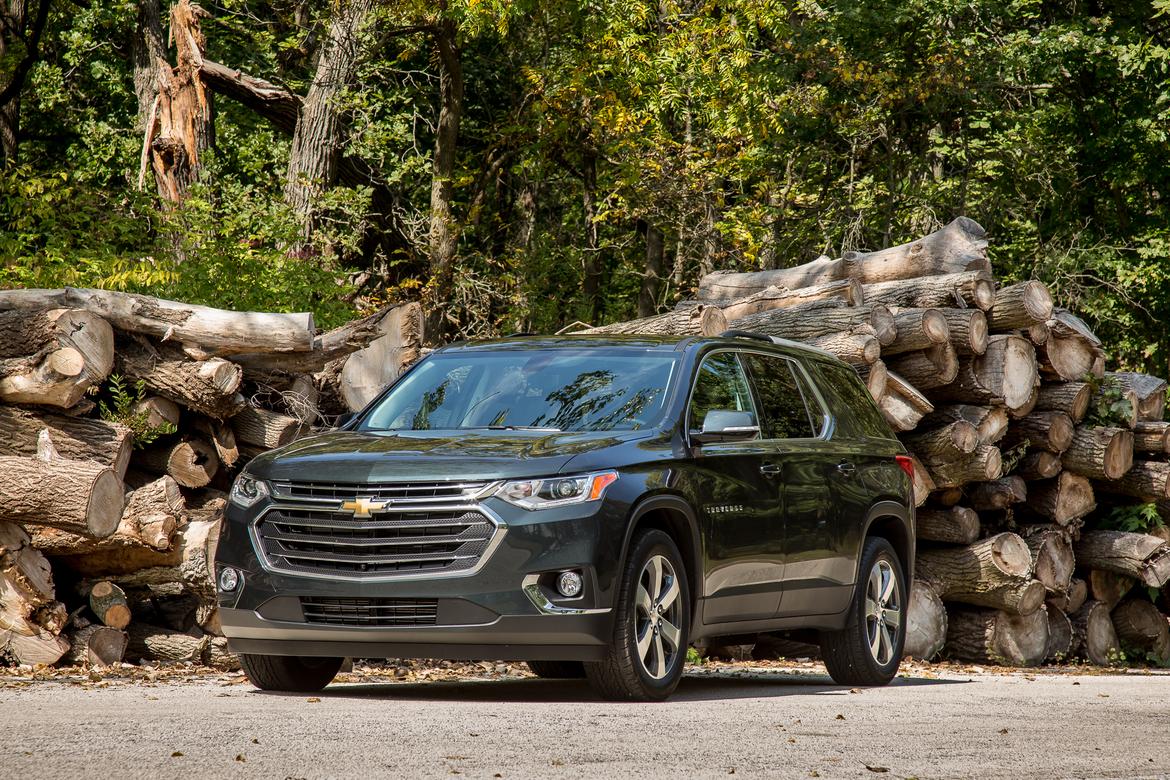 02-chevrolet-traverse-2018-angle-black-exterior-front.jpg
