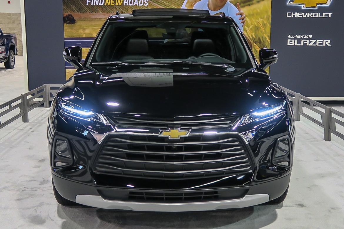 02-chevy-blazer-2019-autoshow--black--exterior--front.jpg