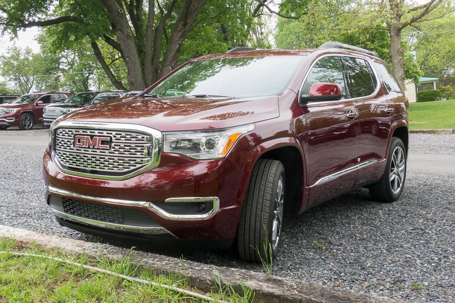 17GMC_Acadia_FM_01.jpg