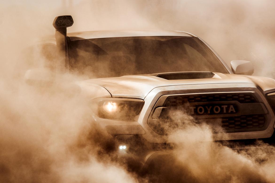 Toyota Tacoma TRD Pro 2018 CAS tease OEM..jpg