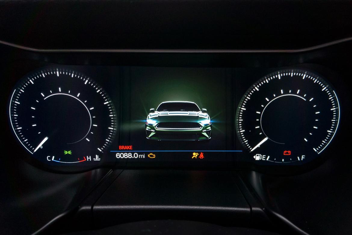 16-ford-mustang-bullitt-2019-instrument-panel--interior.jpg