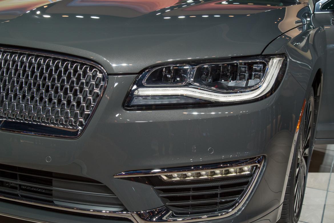 17Lincoln_MKZ_AS_AC_03.jpg