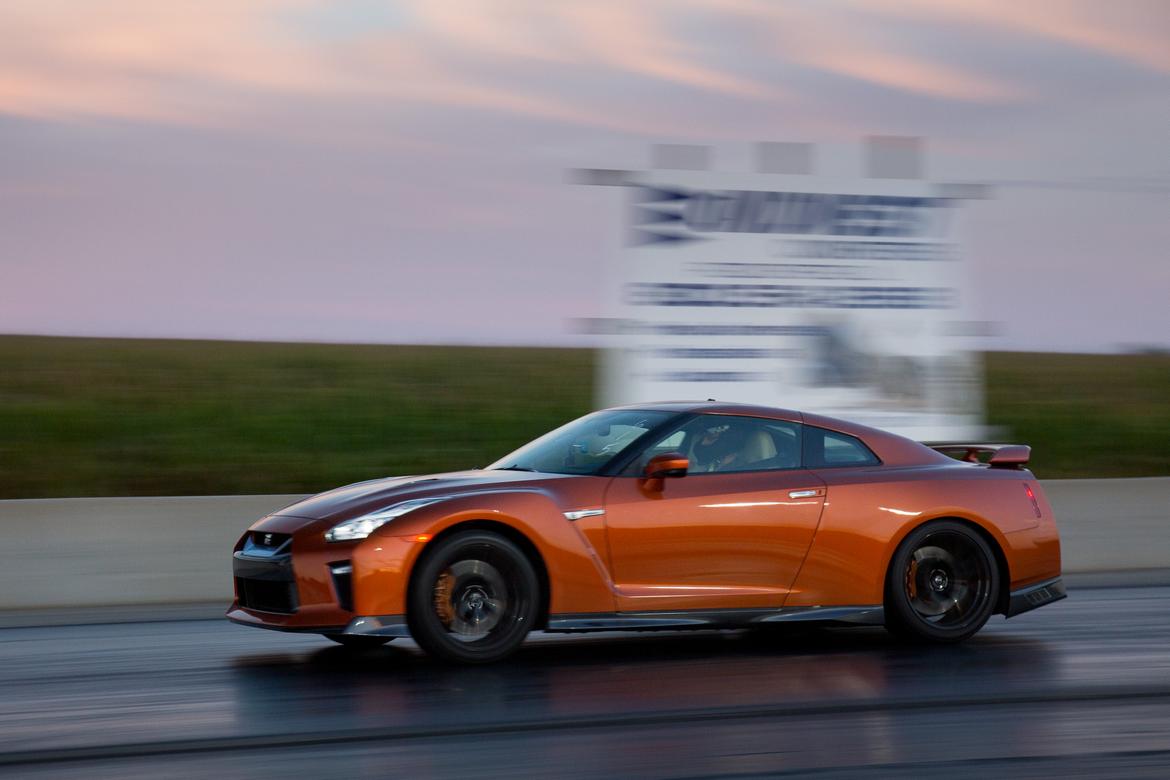 03_17Nissan_GT-R_ES_32.jpg