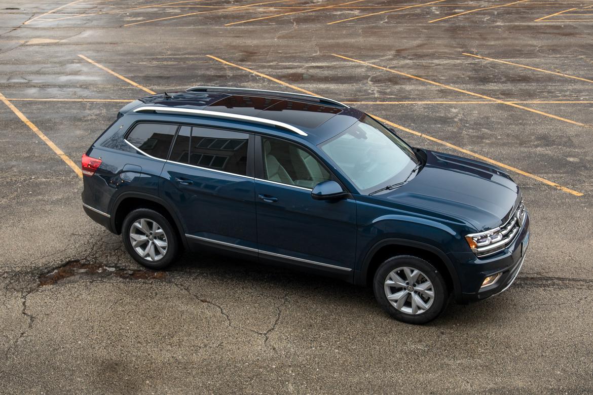 31-<a href=https://www.sharperedgeengines.com/used-volkswagen-engines>volkswagen</a>-atlas-2018-blue-exterior-profile-rear-angle-blue--