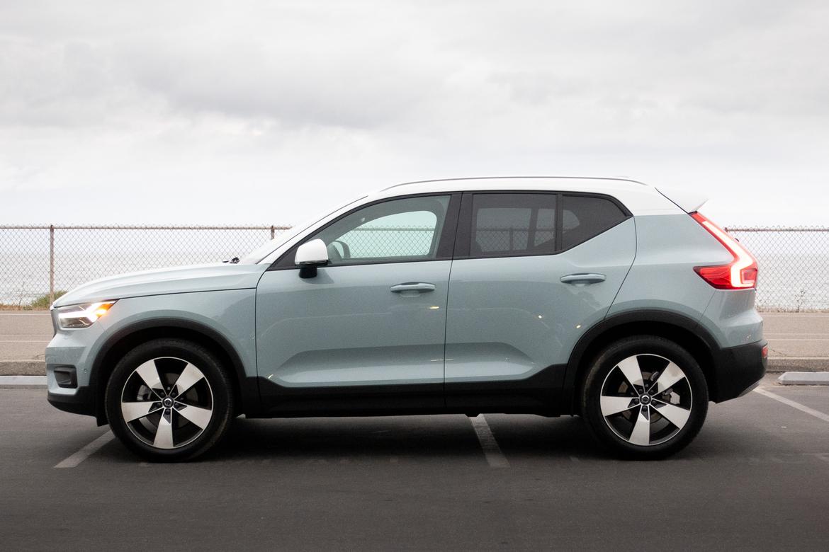 02-volvo-xc40-2019-bw.jpg