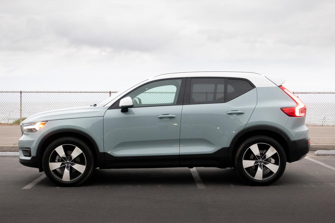 02-<a href=https://www.autopartmax.com/used-volvo-engines>volvo</a>-xc40-2019-bw.jpg