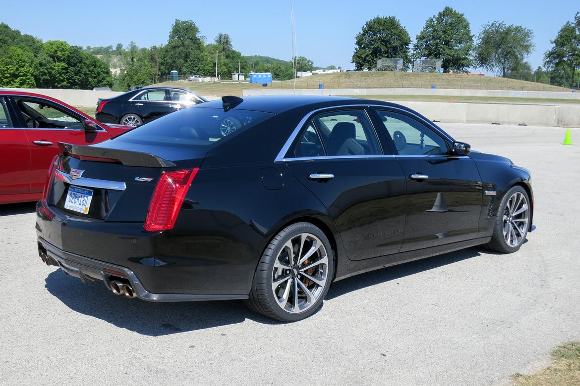 16Cadillac_CTS-V_FirstDrive_DT_04.jpg