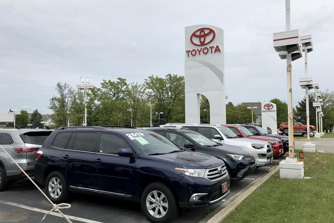 Toyota_dealer_KM.jpg