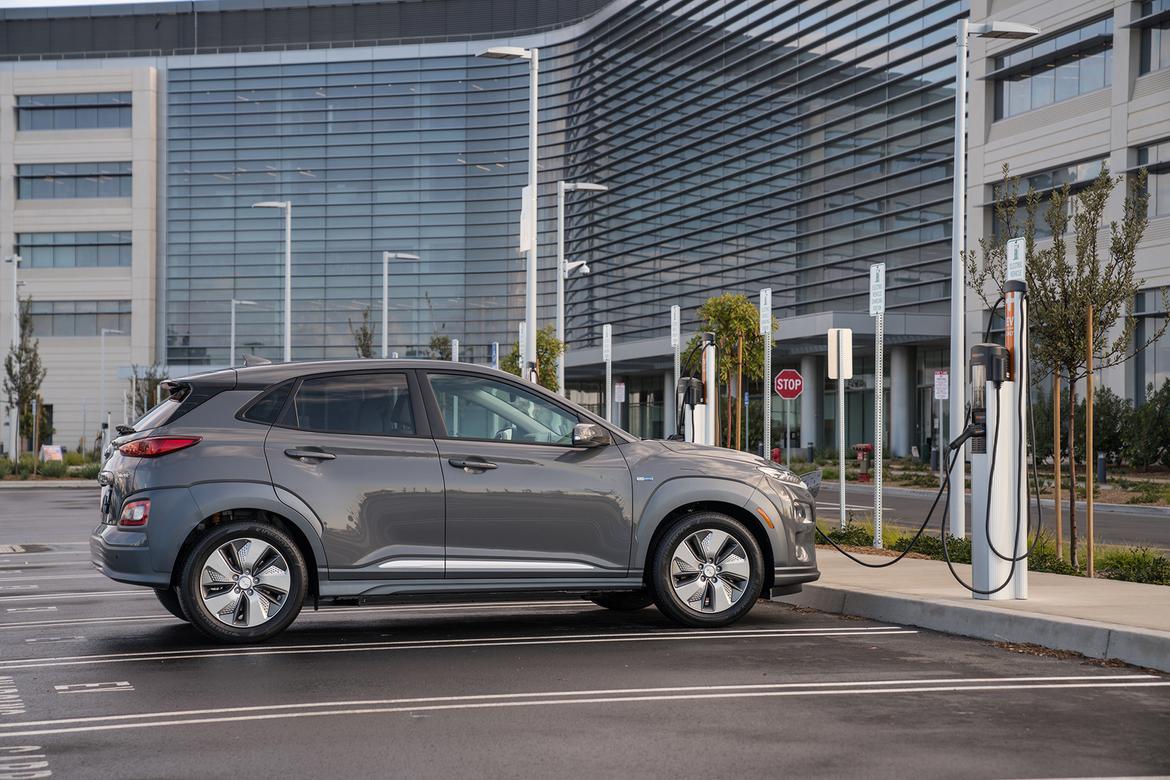 10-<a href=https://www.sharperedgeengines.com/used-hyundai-engines>hyundai</a>-kona-electric-2019-exterior--grey--profile--urban.jpg