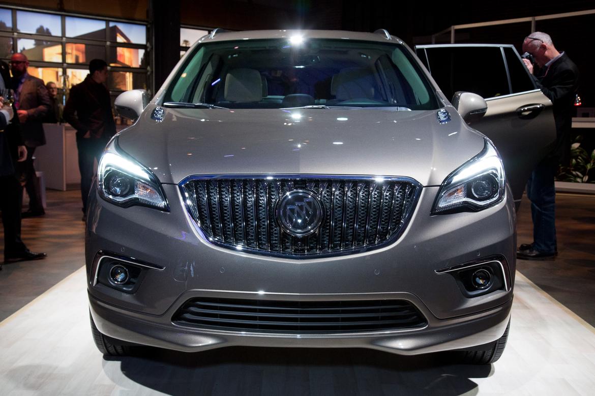 16Buick_Envision_ES_04.jpg