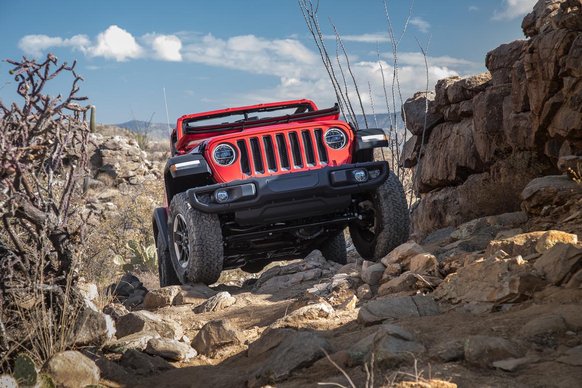 09-jeep-wrangler-rubicon-2018-dynamic, exterior, front, off-road