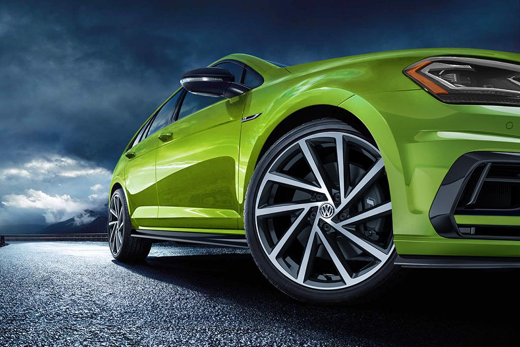 19_Volksagen_Golf_R_Spektrum_2.jpg