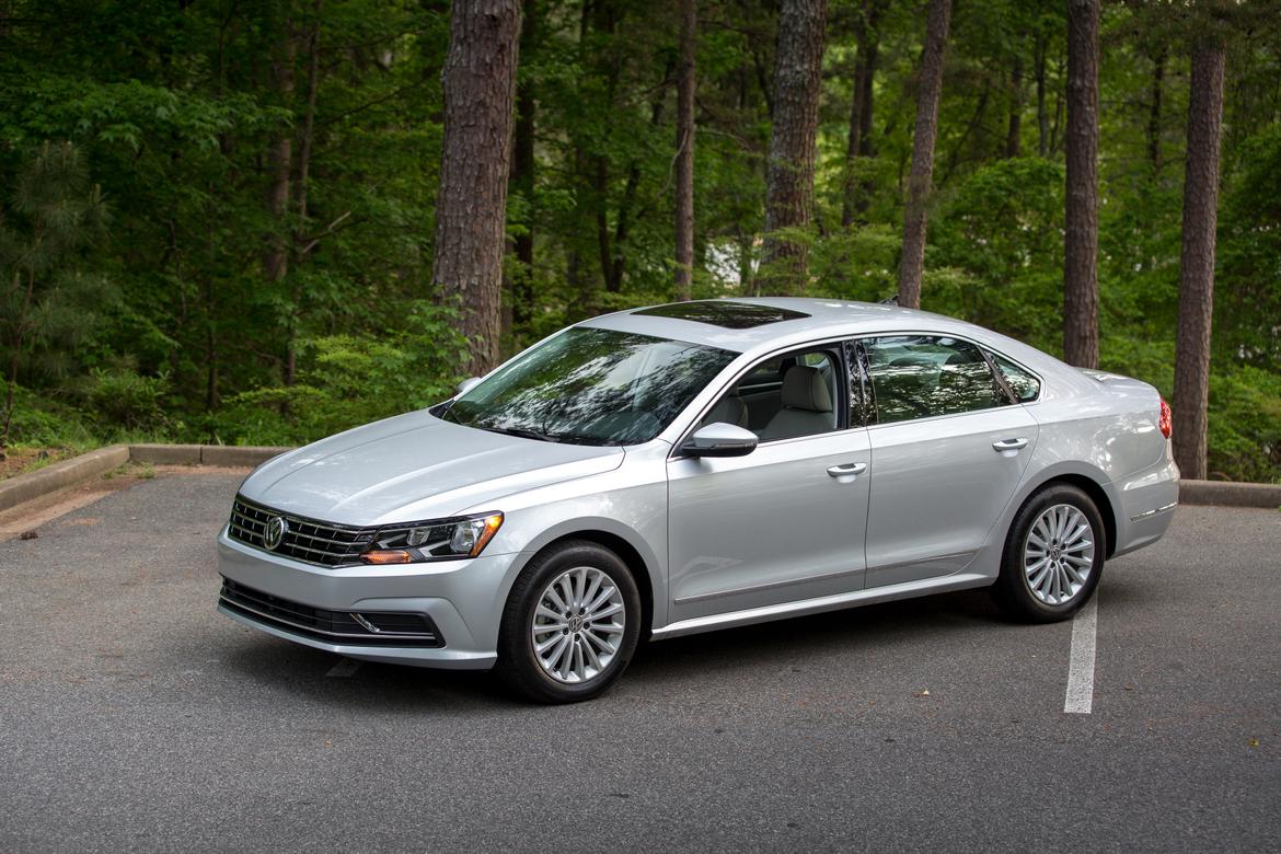 16Volkswagen_Passat_SO_AC_06.jpg