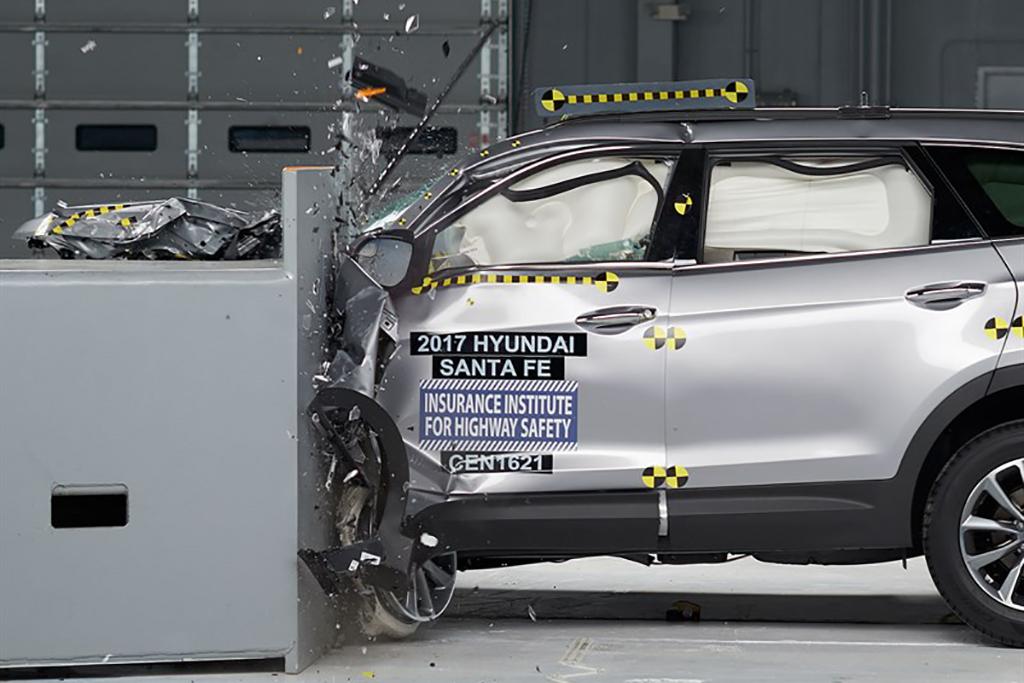 2017 Hyundai Santa Fe Earns Iihs Top Safety Rating News Cars 17 Hyundai Santa Fe Top Safety Pick Plus Jpg
