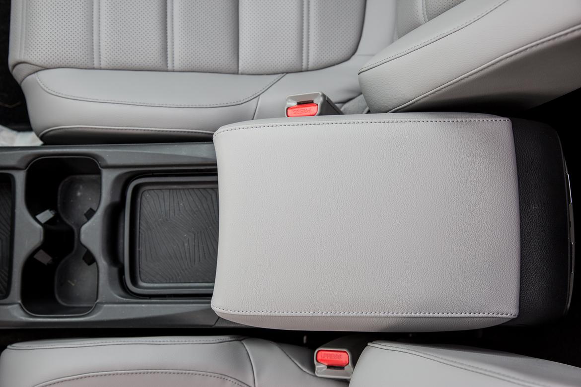 honda-crv-2017-26-center console, interior.jpg