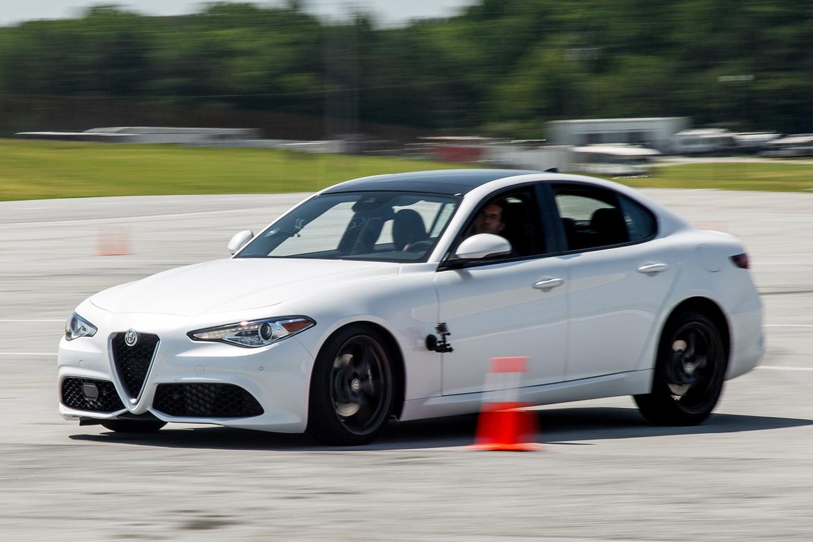 170510_LuxurySedan_AC_AutoX_01.jpg