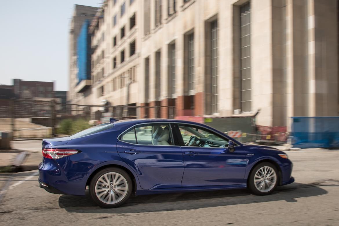 02-<a href=https://www.autopartmax.com/used-toyota-engines>toyota</a>-camry-hybrid-2018-blue--dynamic--exterior--profile.jpg