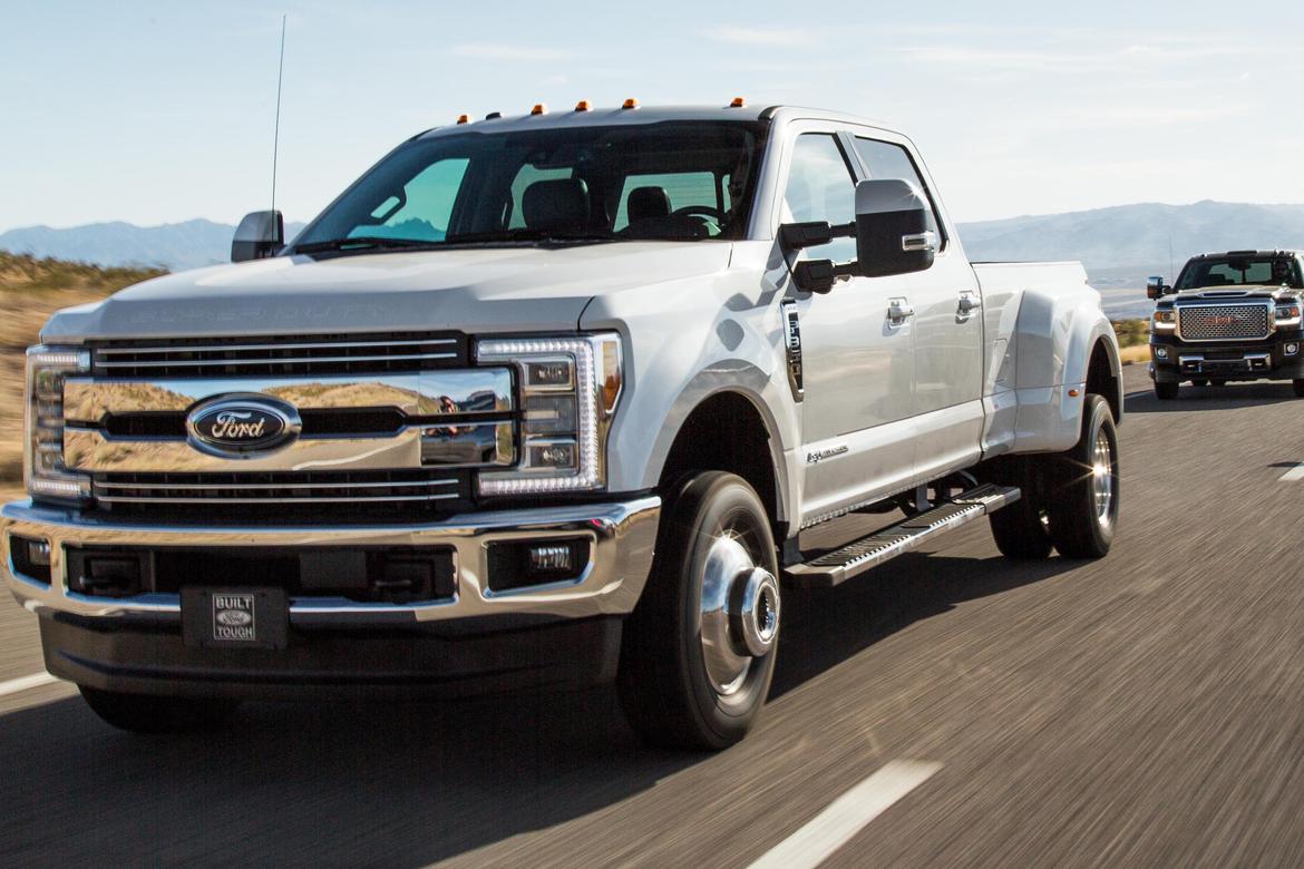 PUTC_OneTon_Group_ThreeTrucks_ES_06A_main.jpg