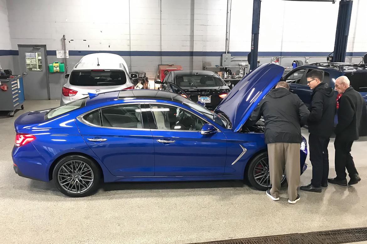 03-genesis-g70-2019-blue--dealership--exterior--profile.jpg