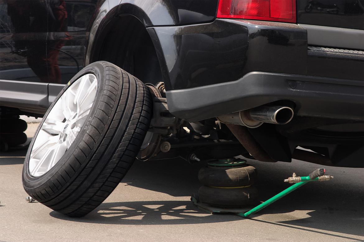 Replace1Tire-Yuriy_Chaban-Hemera-Thinkstock.jpg