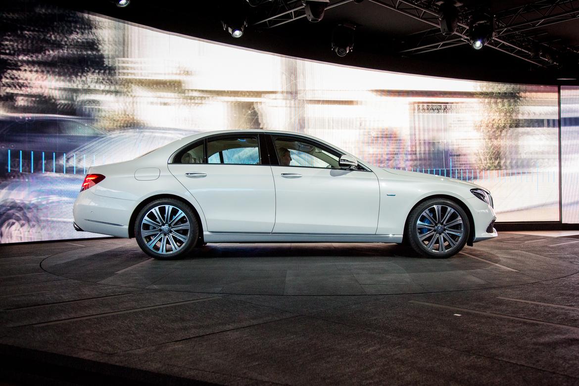 17Mercedes-Benz_E-Class_AC_03.jpg