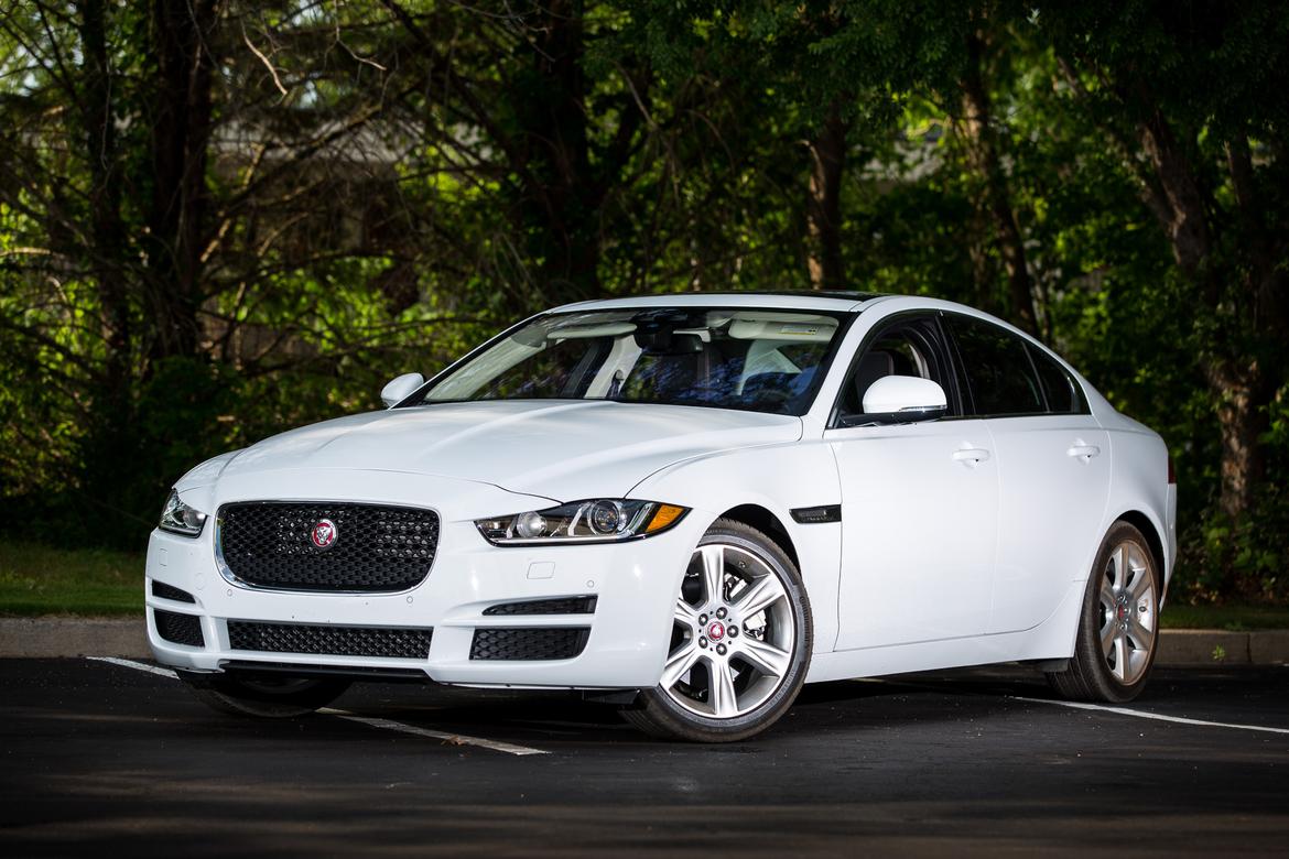 17Jaguar_XE_SO_AC_04.jpg