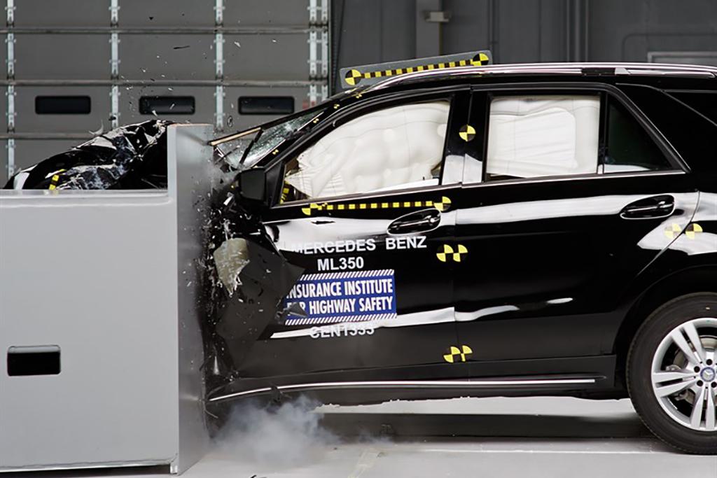 18_Mercedes-Benz_GLE-Class_Crash_Test.jpg