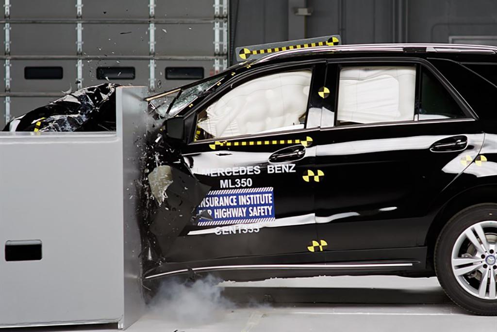 18_<a href=https://www.autopartmax.com/used-mercedes-engines>mercedes</a>-benz_gle-class_crash_test.jpg