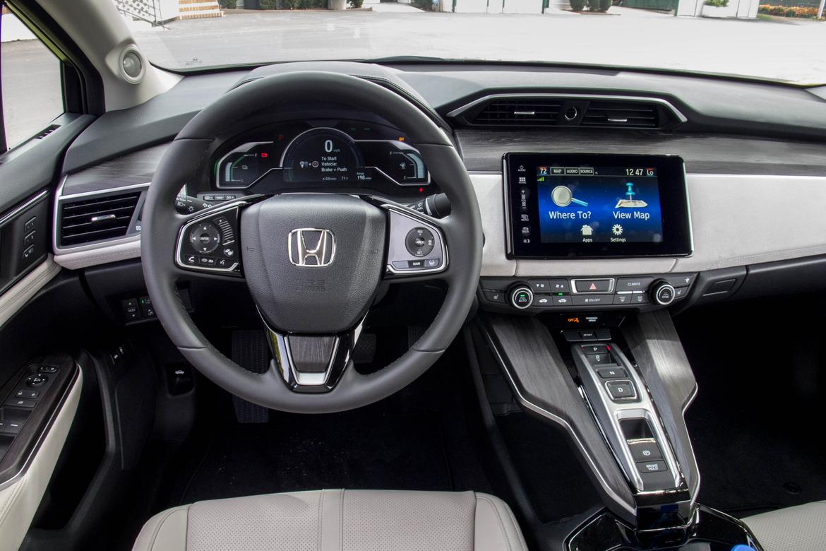 17Honda_ClarityFuelCell_JW_06.jpg