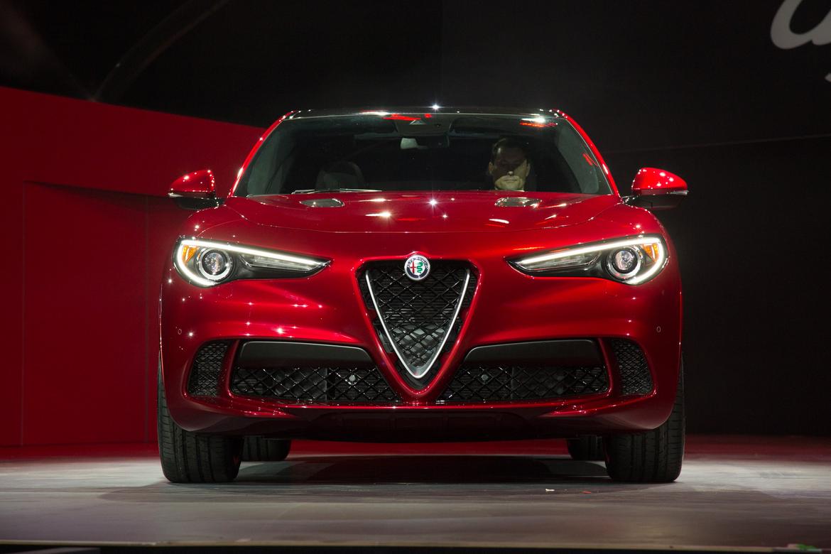 18Alfa-Romeo_Stelvio_AS_AC_04.jpg