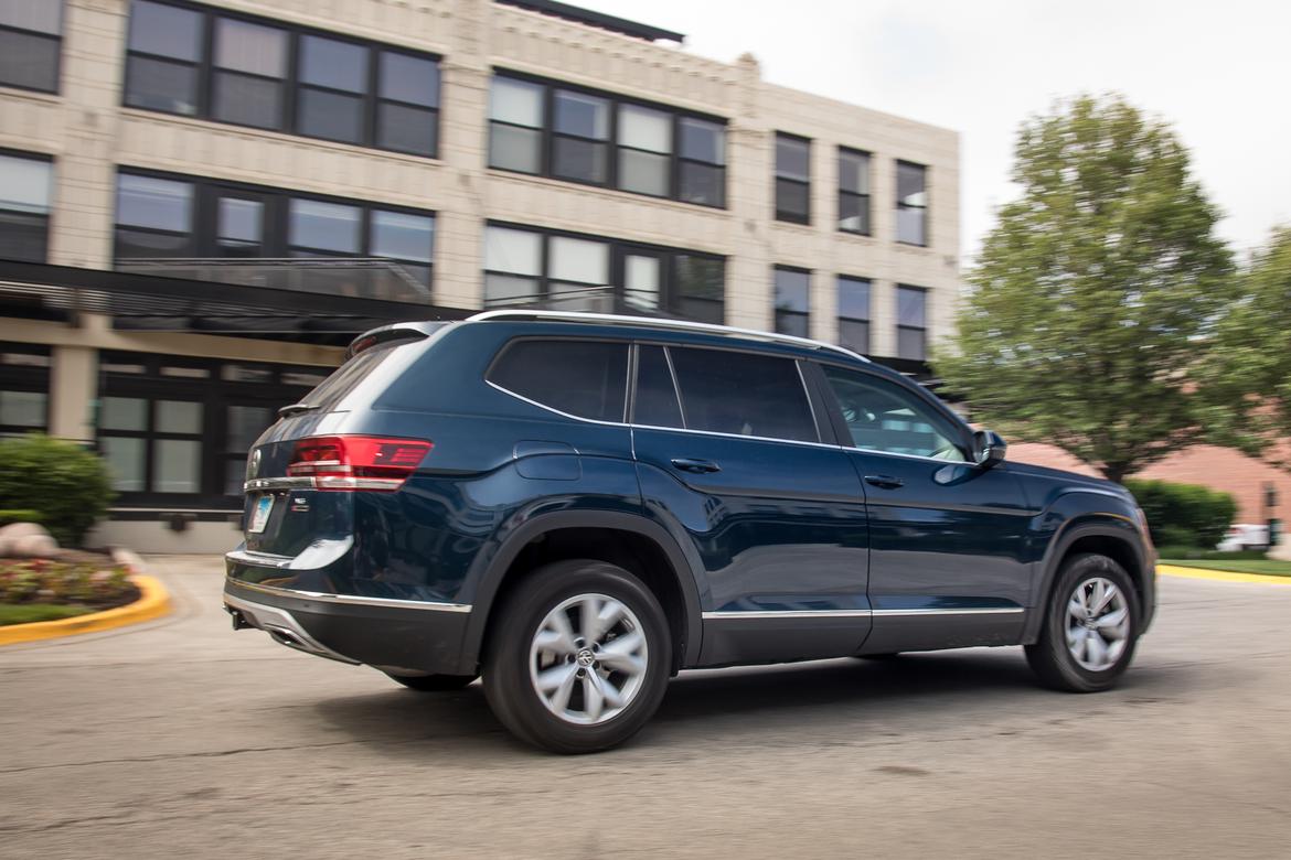 01-<a href=https://www.sharperedgeengines.com/used-volkswagen-engines>volkswagen</a>-atlas-2018-blue--dynamic--exterior--rear-angle.jpg