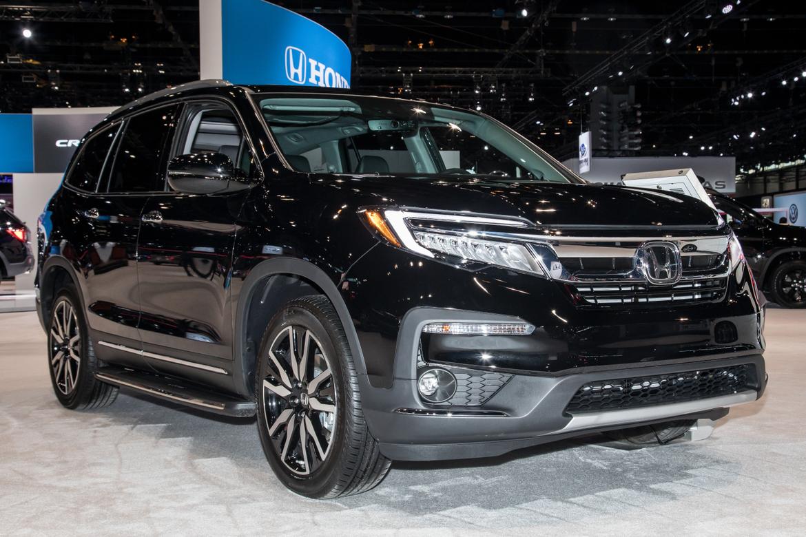 01-<a href=https://www.sharperedgeengines.com/used-honda-engines>honda</a>-pilot-2019-angle--black--exterior--front.jpg