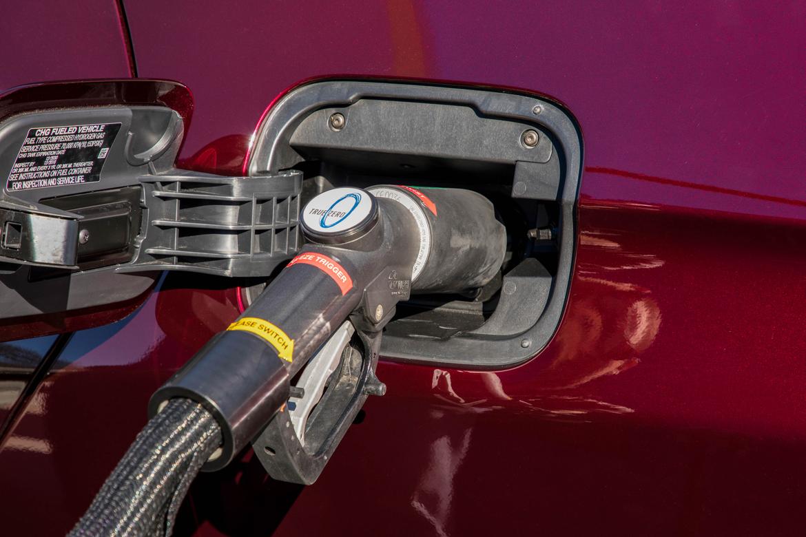17Honda_ClarityFuelCell_OEM_03.jpg