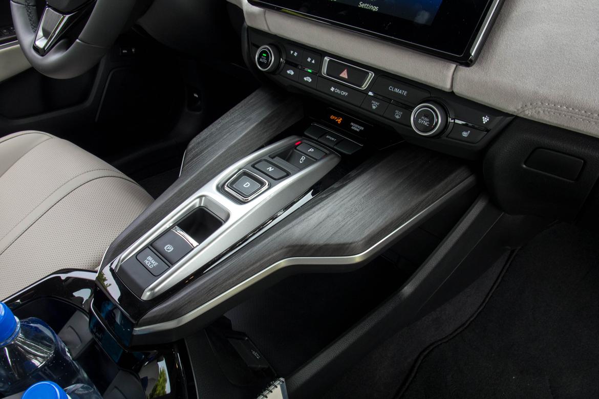 17Honda_ClarityFuelCell_JW_04.jpg