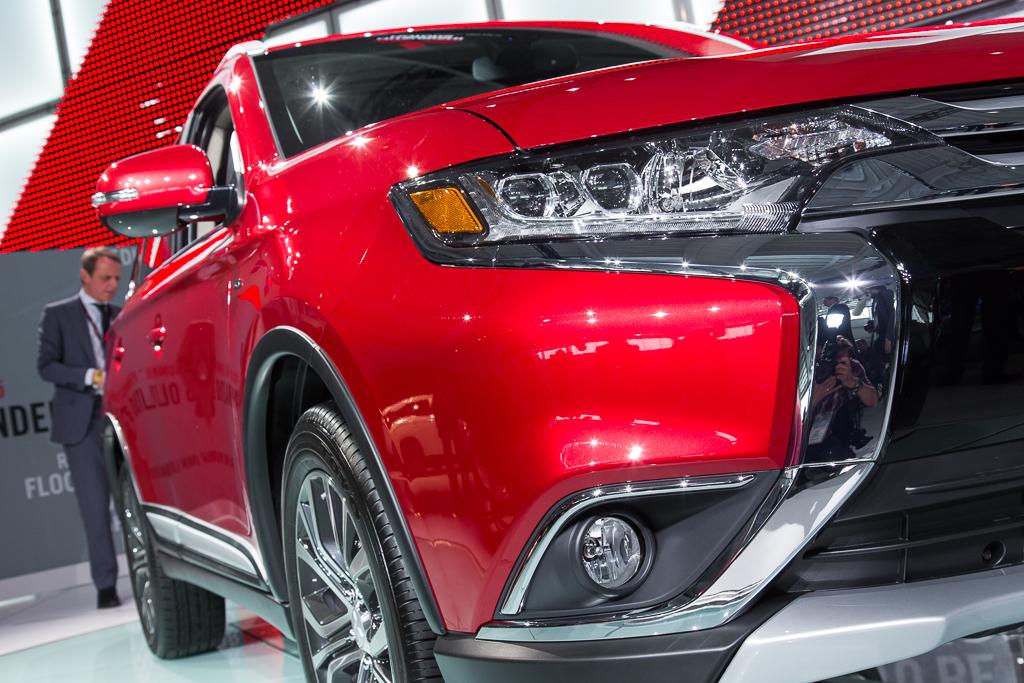 16Mitsubishi_Outlander_ES_03.jpg