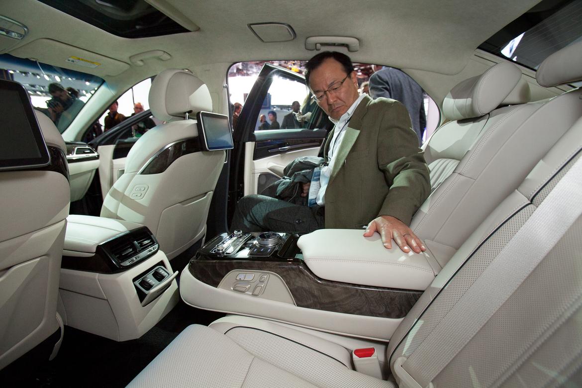 Which New Luxury Sedan Has The Best Backseat News Cars 17genesis G90 As Es 32 Jpg