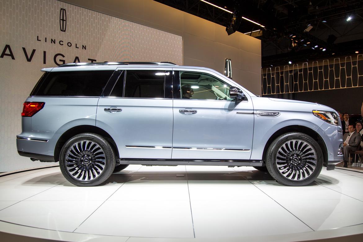 2018 Lincoln Navigator Review First Impressions News Cars 18lincoln Navigator As Ac 17 Jpg