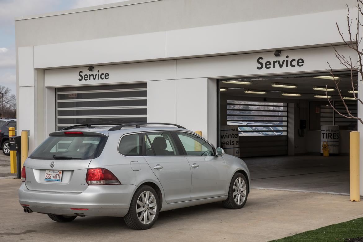13-volkswagen-jetta-sportwagen-2013-exterior-rear angle-silver.j