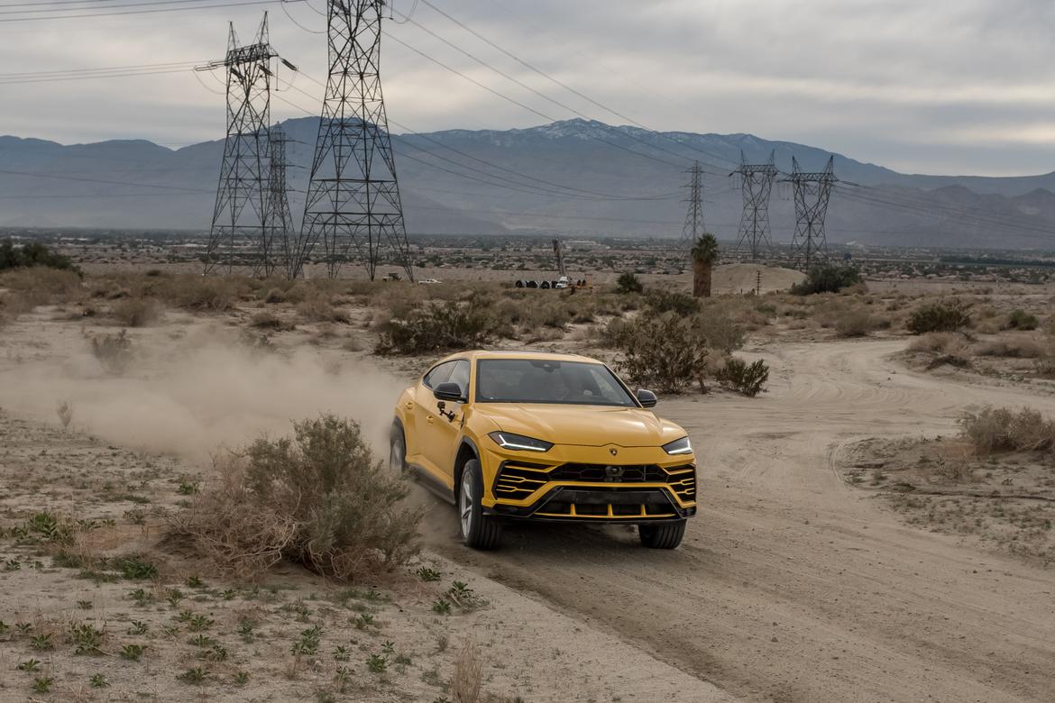 02-lamborghini-urus-2019-angle--dynamic--exterior--front--off-ro