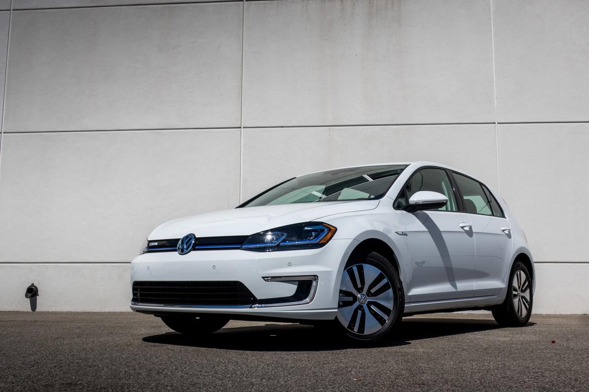 17Volkswagen_e-Golf_BW_02.jpg