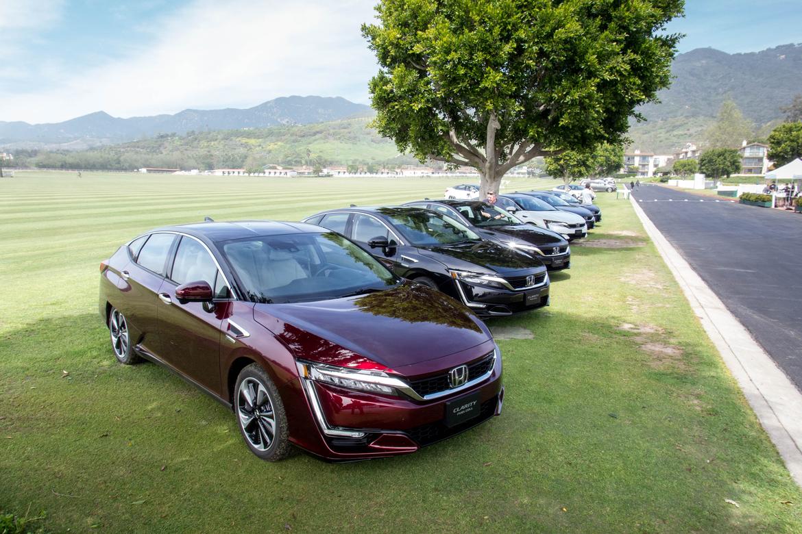 17Honda_ClarityFuelCell_JW_01.jpg